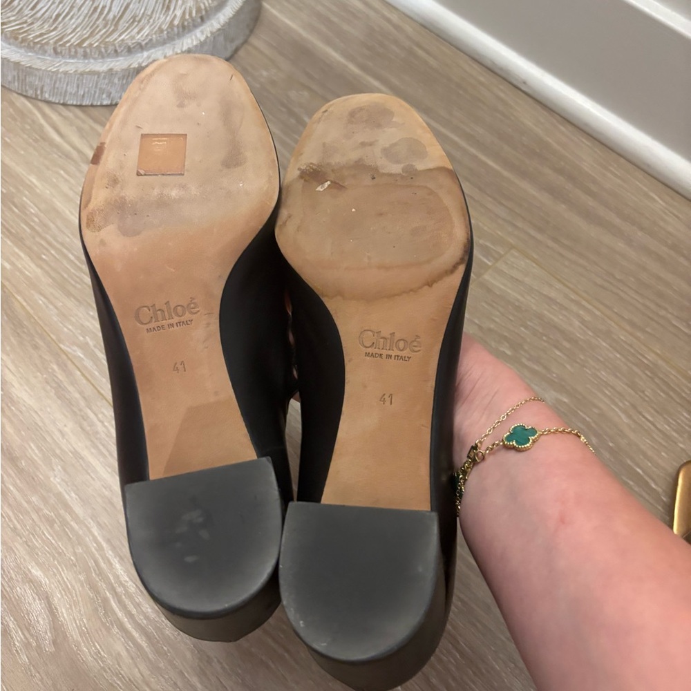 Chloe Scalloped Women's heels - Picture 9 of 9